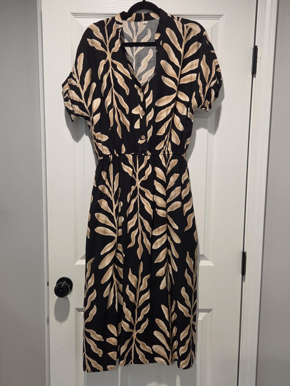 Black & Beige Leaf Print Button-Front Women's Dress